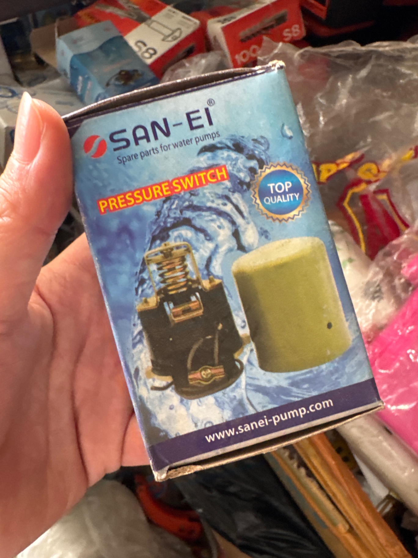 Otomatis lobang kecil sanei